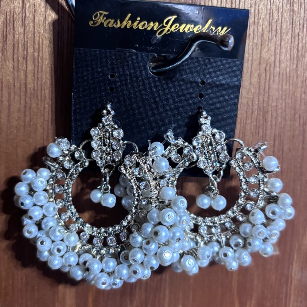 Fashion Jewelry Pearl and Rhinestone Earrings